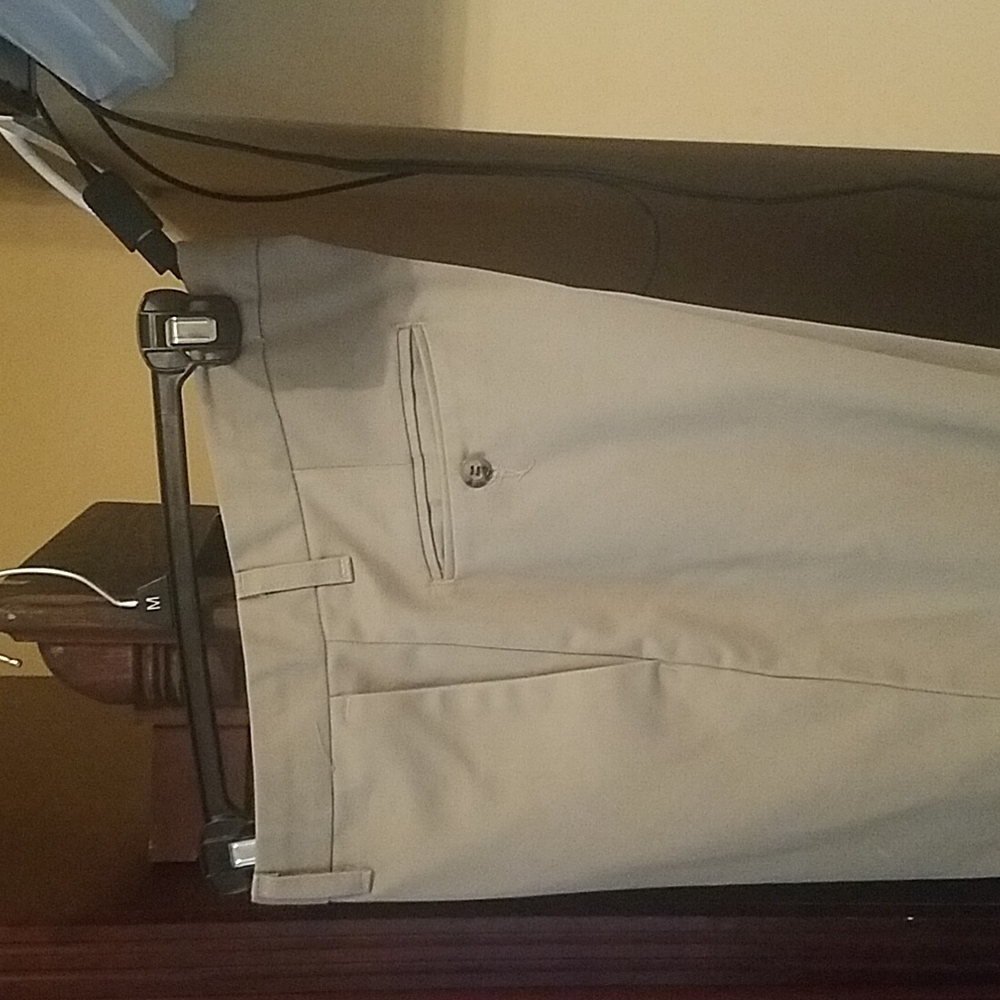 Khaki slacks no iron 32x 32
